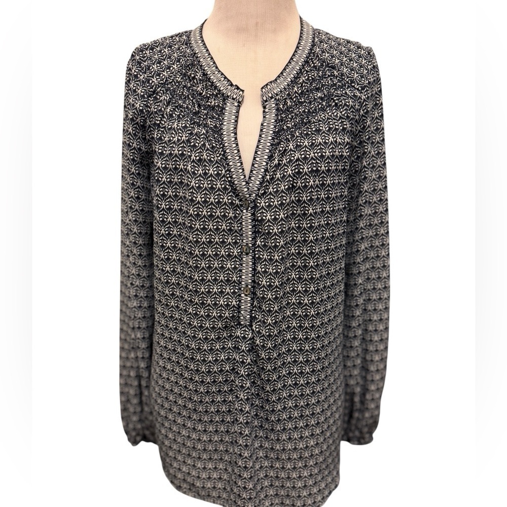 Elegant Max Studio long sleeve popover blouse size S Black and White Patterne